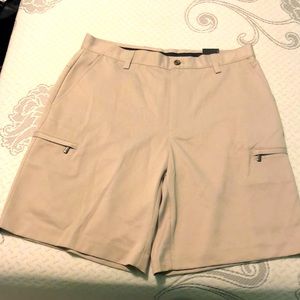New with tag IZOD Men’s khaki golf shorts